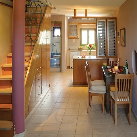 Apartamento Two-bedroom In Avlida